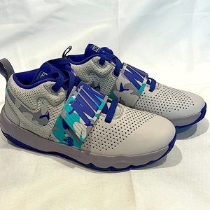Nike Youth Team Hustle D Shoes